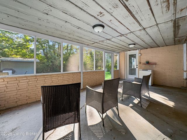 5214 Windy Willow Dr, Louisville, KY 40241