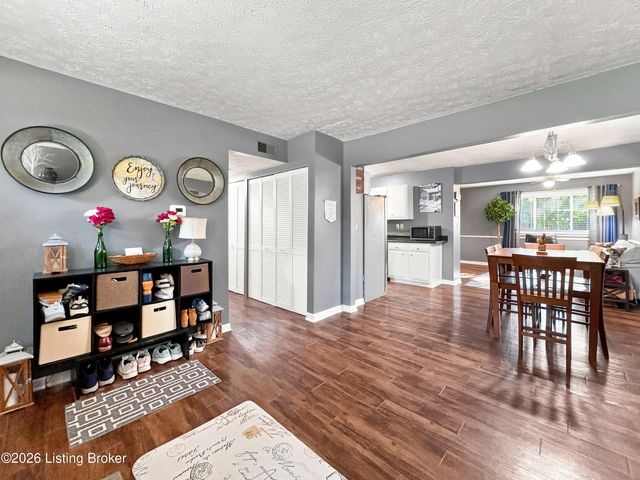 5214 Windy Willow Dr, Louisville, KY 40241