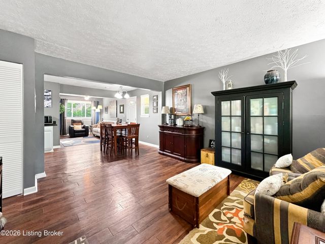 5214 Windy Willow Dr, Louisville, KY 40241