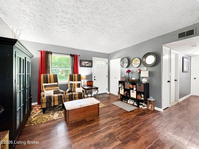 5214 Windy Willow Dr, Louisville, KY 40241