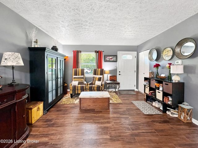 5214 Windy Willow Dr, Louisville, KY 40241
