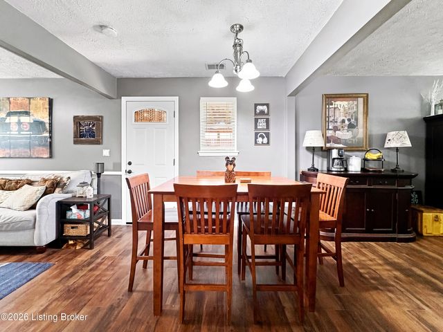 5214 Windy Willow Dr, Louisville, KY 40241