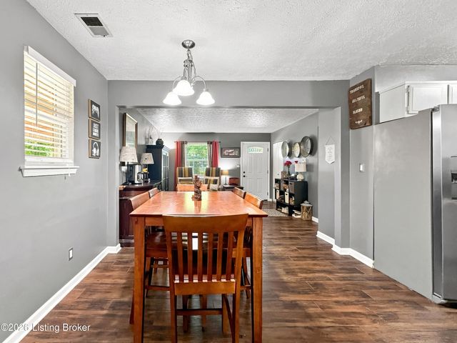 5214 Windy Willow Dr, Louisville, KY 40241