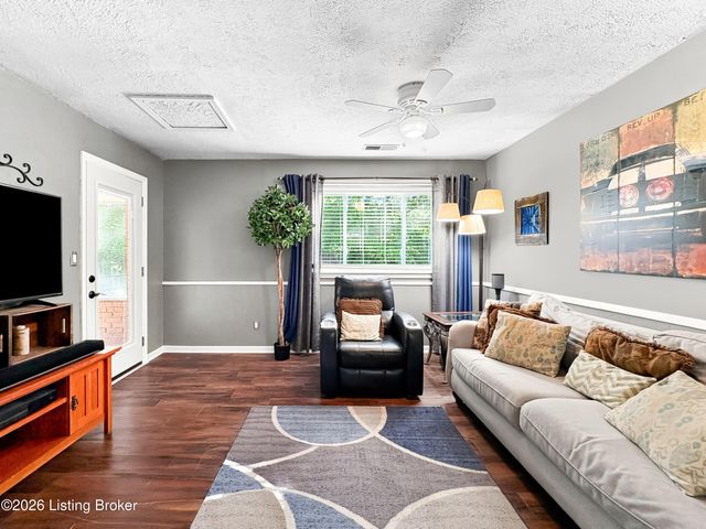 5214 Windy Willow Dr, Louisville, KY 40241