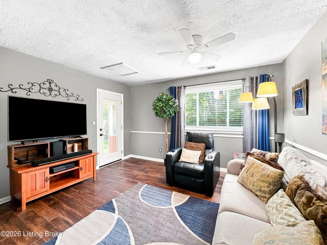 5214 Windy Willow Dr, Louisville, KY 40241
