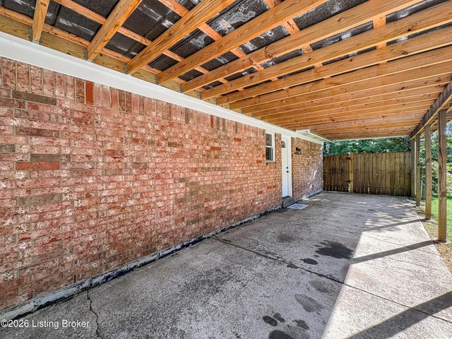 5214 Windy Willow Dr, Louisville, KY 40241