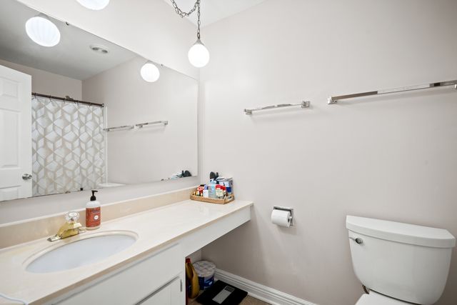 840 Sheldon Court B, Wheaton, IL 60189