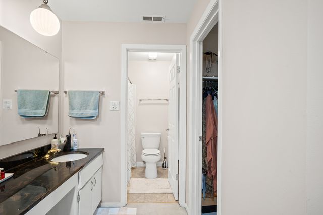 840 Sheldon Court B, Wheaton, IL 60189