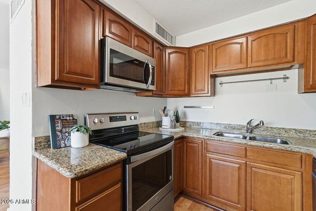 1012 E OSBORN Road E, Phoenix, AZ 85014