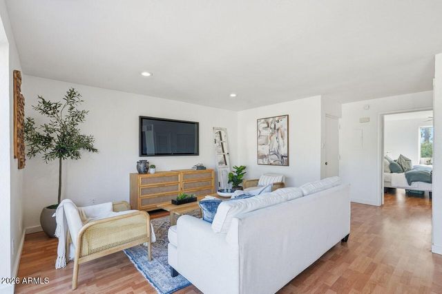 1012 E OSBORN Road E, Phoenix, AZ 85014