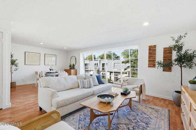 1012 E OSBORN Road E, Phoenix, AZ 85014