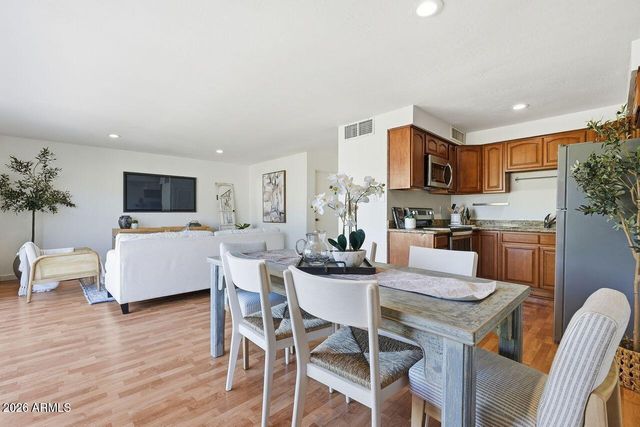 1012 E OSBORN Road E, Phoenix, AZ 85014