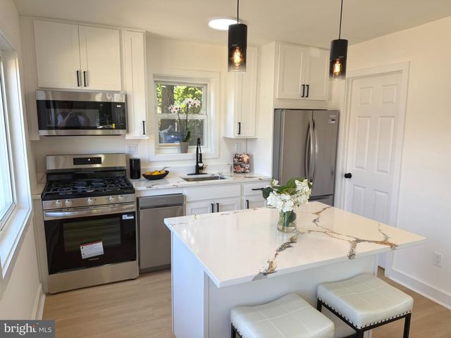 5805 BLAINE DR, Alexandria, VA 22303