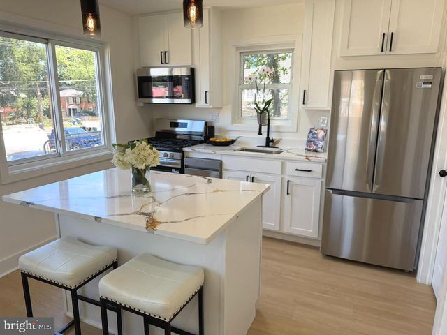 5805 BLAINE DR, Alexandria, VA 22303