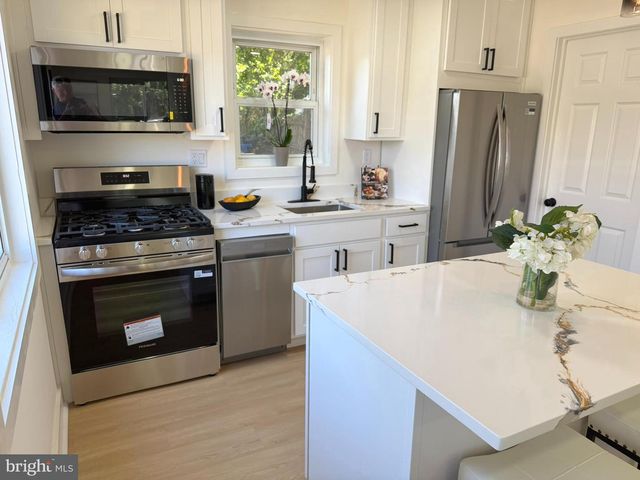 5805 BLAINE DR, Alexandria, VA 22303