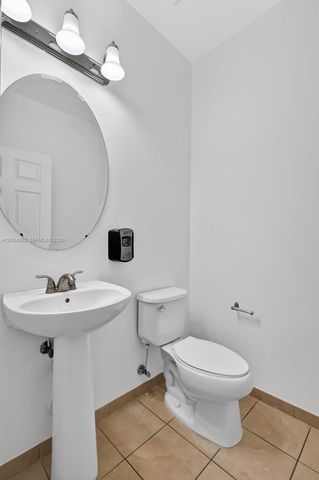 8895 NW 100th Pl, Doral, FL 33178