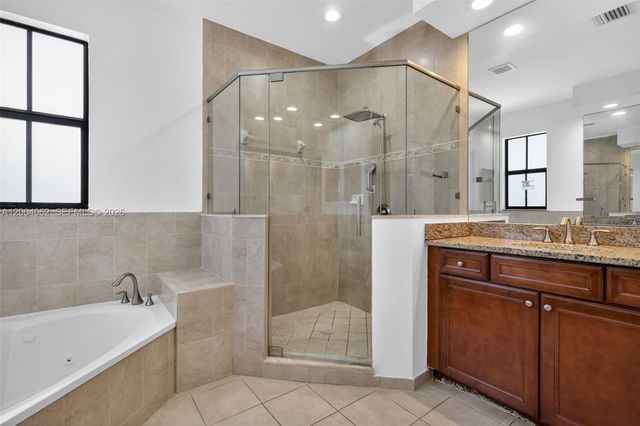 8895 NW 100th Pl, Doral, FL 33178