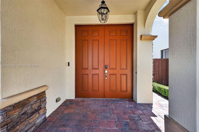 8895 NW 100th Pl, Doral, FL 33178