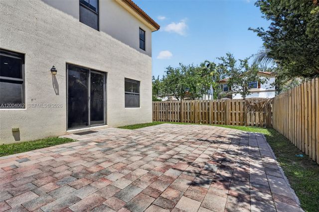 8895 NW 100th Pl, Doral, FL 33178