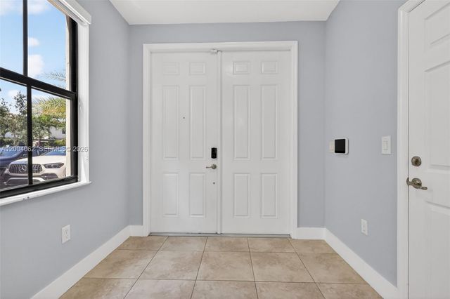 8895 NW 100th Pl, Doral, FL 33178