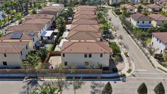 8895 NW 100th Pl, Doral, FL 33178