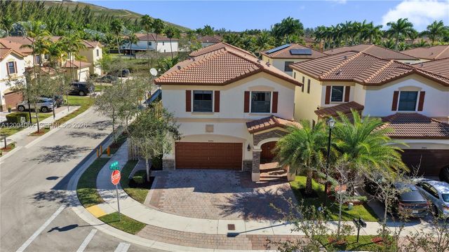 8895 NW 100th Pl, Doral, FL 33178