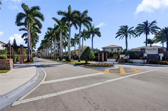 8895 NW 100th Pl, Doral, FL 33178