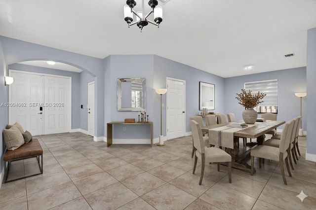 8895 NW 100th Pl, Doral, FL 33178