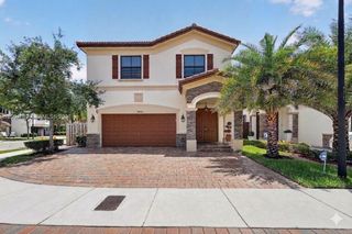 8895 NW 100th Pl, Doral, FL 33178