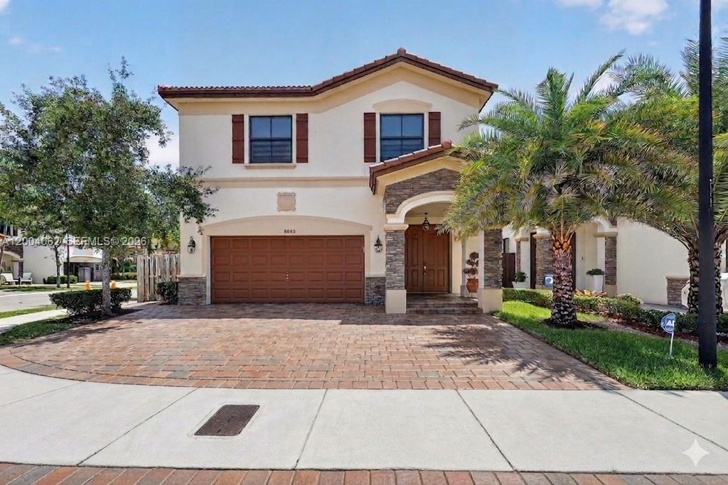 8895 NW 100th Pl, Doral, FL 33178