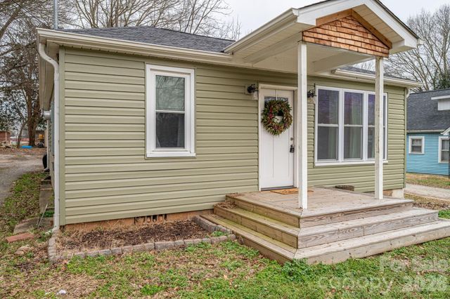 1063 W Hwy 150 Highway, Lincolnton, NC 28092