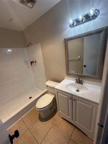 941 CRYSTAL LAKE DR 201, Deerfield Beach, FL 33064