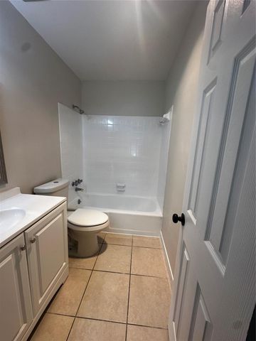 941 CRYSTAL LAKE DR 201, Deerfield Beach, FL 33064