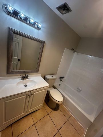 941 CRYSTAL LAKE DR 201, Deerfield Beach, FL 33064