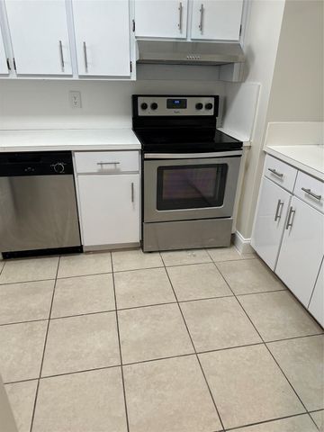 941 CRYSTAL LAKE DR 201, Deerfield Beach, FL 33064