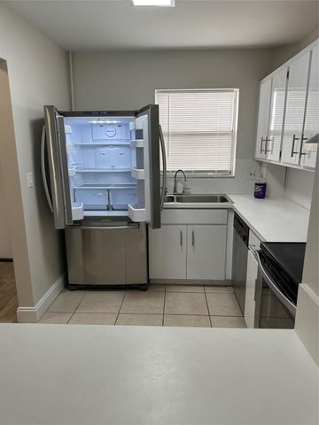 941 CRYSTAL LAKE DR 201, Deerfield Beach, FL 33064