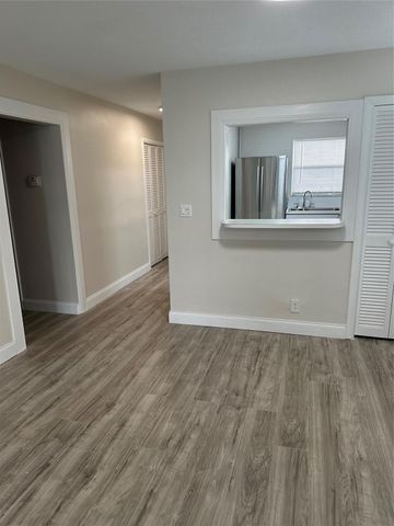 941 CRYSTAL LAKE DR 201, Deerfield Beach, FL 33064