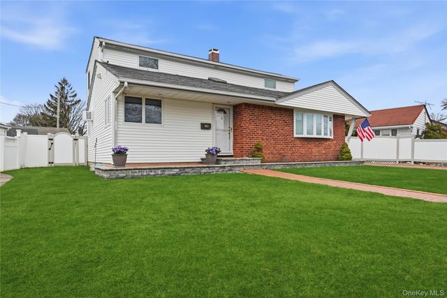 22 Randal Drive, Bethpage, NY 11714