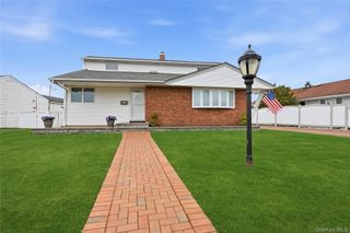 22 Randal Drive, Bethpage, NY 11714