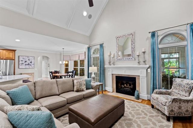 609 Nickel Creek Court, Kernersville, NC 27284