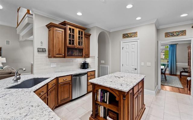 609 Nickel Creek Court, Kernersville, NC 27284