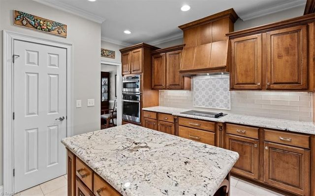 609 Nickel Creek Court, Kernersville, NC 27284