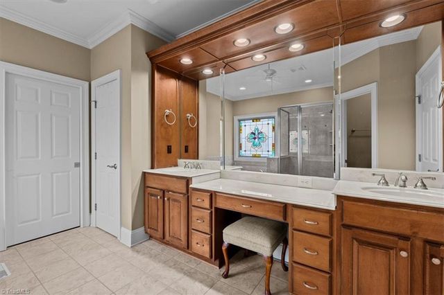 609 Nickel Creek Court, Kernersville, NC 27284