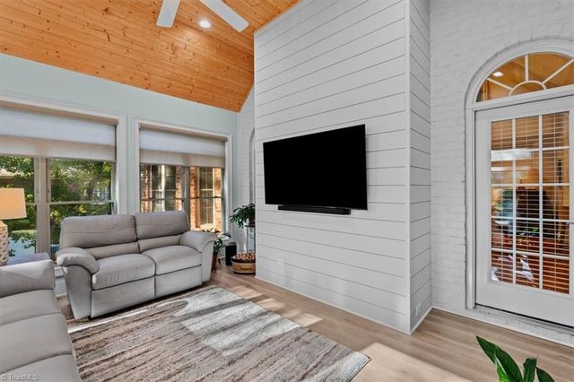 609 Nickel Creek Court, Kernersville, NC 27284