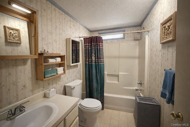 4 Mews Court, Holtsville, NY 11742