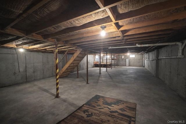 4 Mews Court, Holtsville, NY 11742