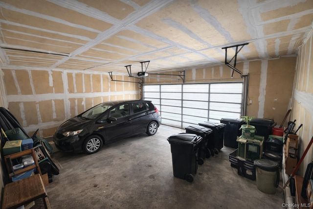 4 Mews Court, Holtsville, NY 11742