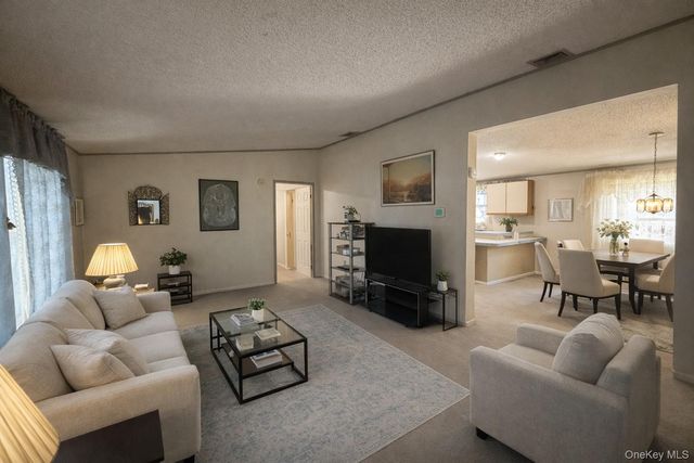 4 Mews Court, Holtsville, NY 11742