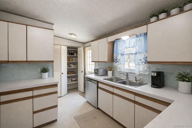 4 Mews Court, Holtsville, NY 11742