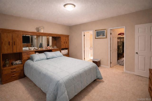 4 Mews Court, Holtsville, NY 11742